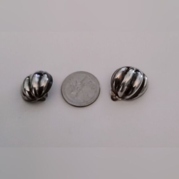 Vintage Mexico Silver Pumpkin Clip Back Earrings - Picture 4 of 4